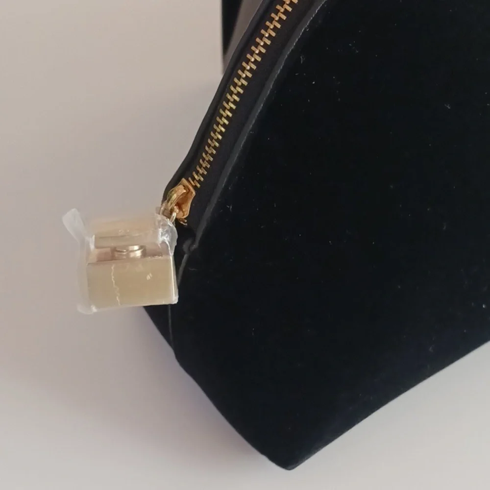 NWOT Dolce & Gabbana Cosmetic Bag - Picture 3 of 9